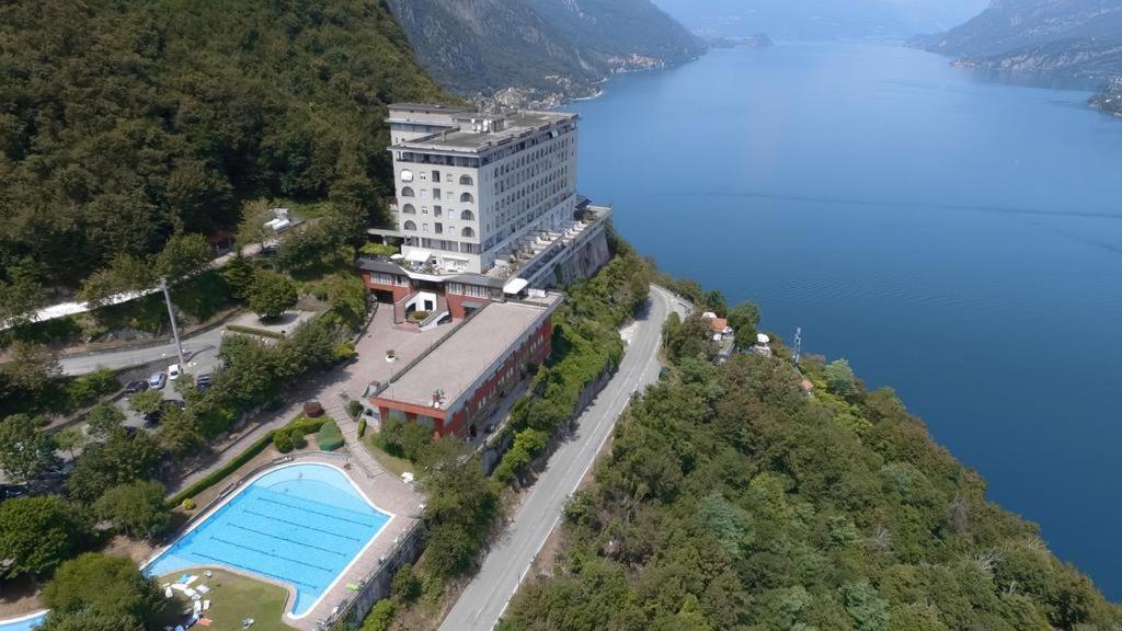 Attico With Big Terrace In Residence With Pool Valbrona Exteriér fotografie